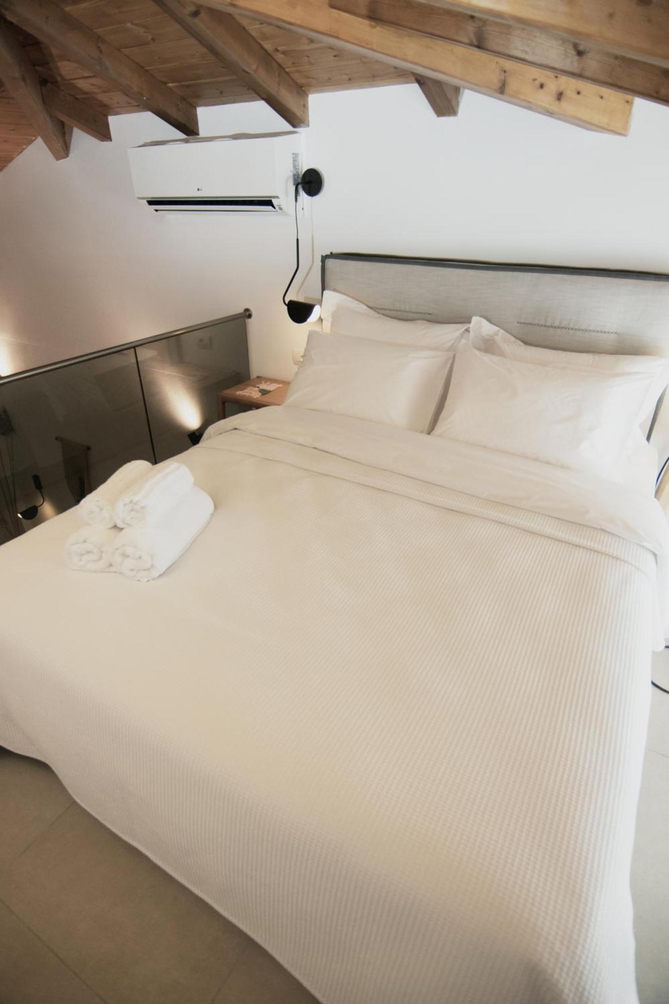 Iades Aparthotel Áfitos